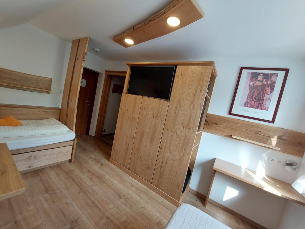 Gasthof Klug Zum Ehrensepp Modriach Ngoại thất bức ảnh