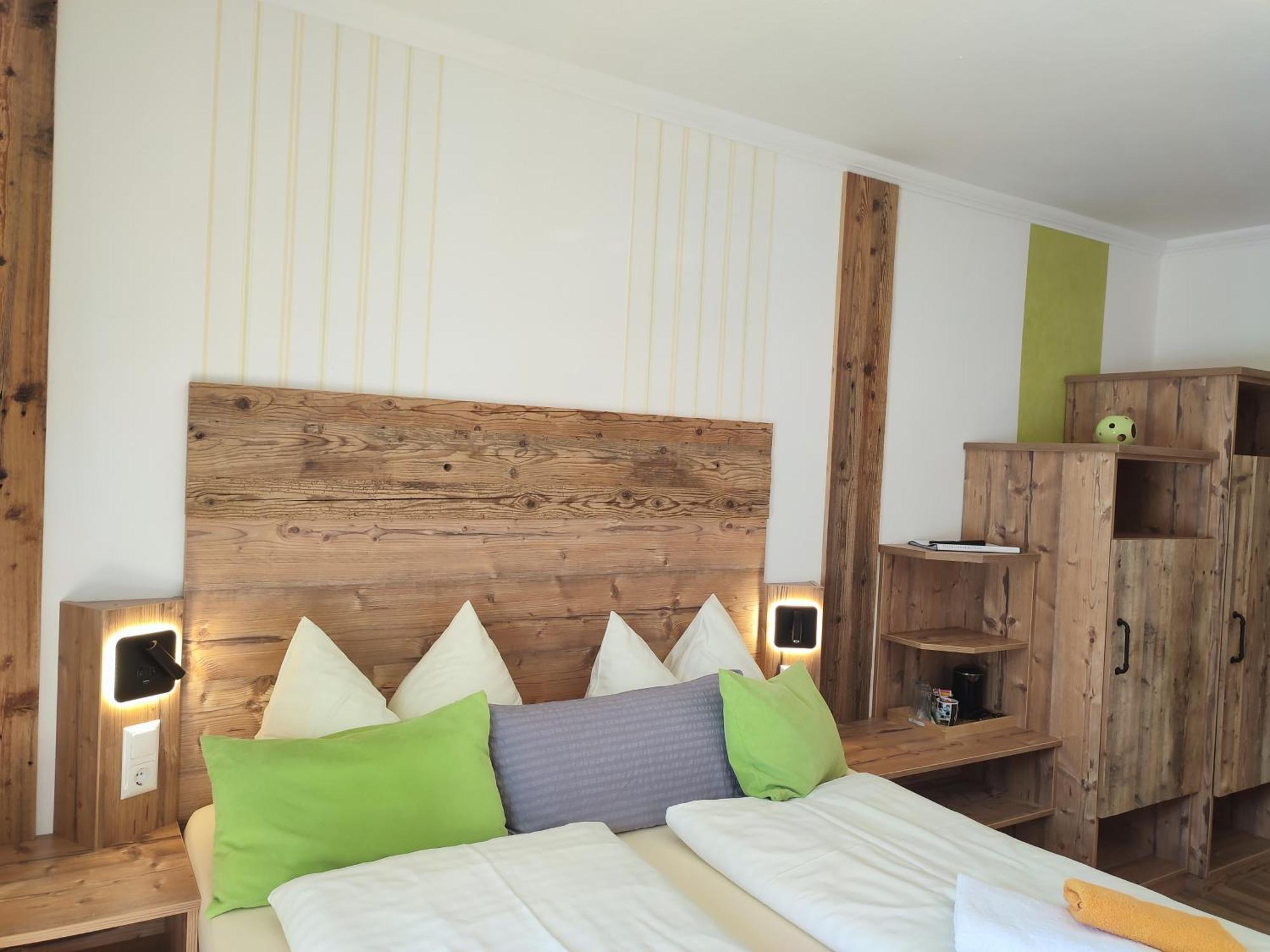 Gasthof Klug Zum Ehrensepp Modriach Ngoại thất bức ảnh