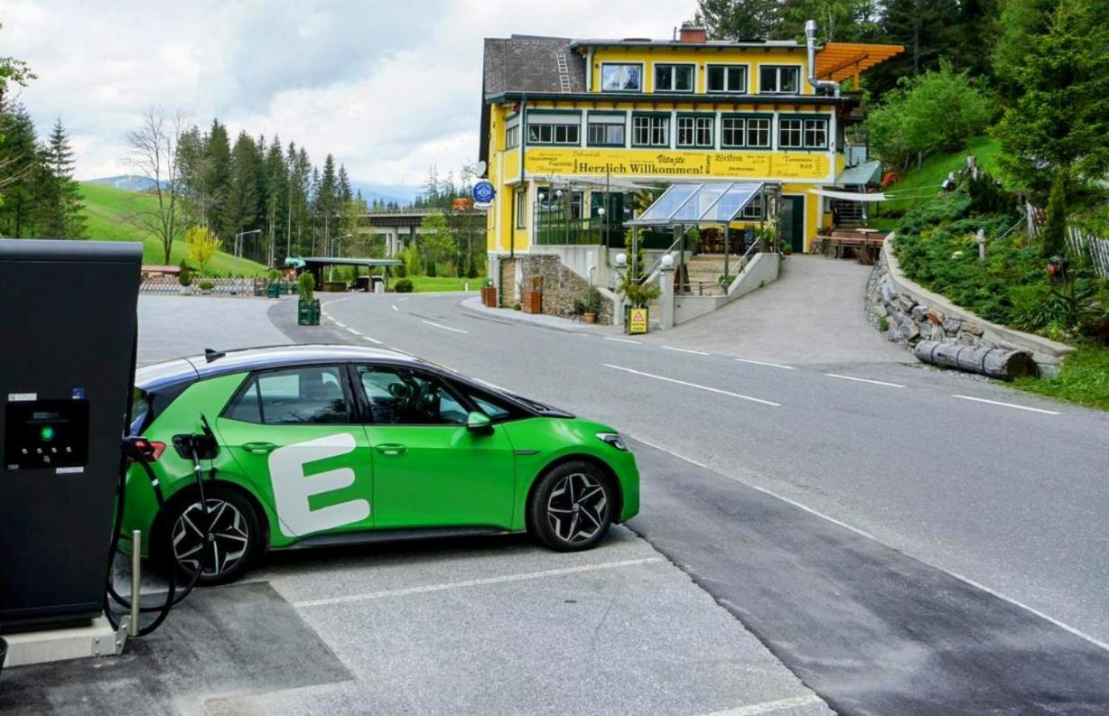 Gasthof Klug Zum Ehrensepp Modriach Ngoại thất bức ảnh