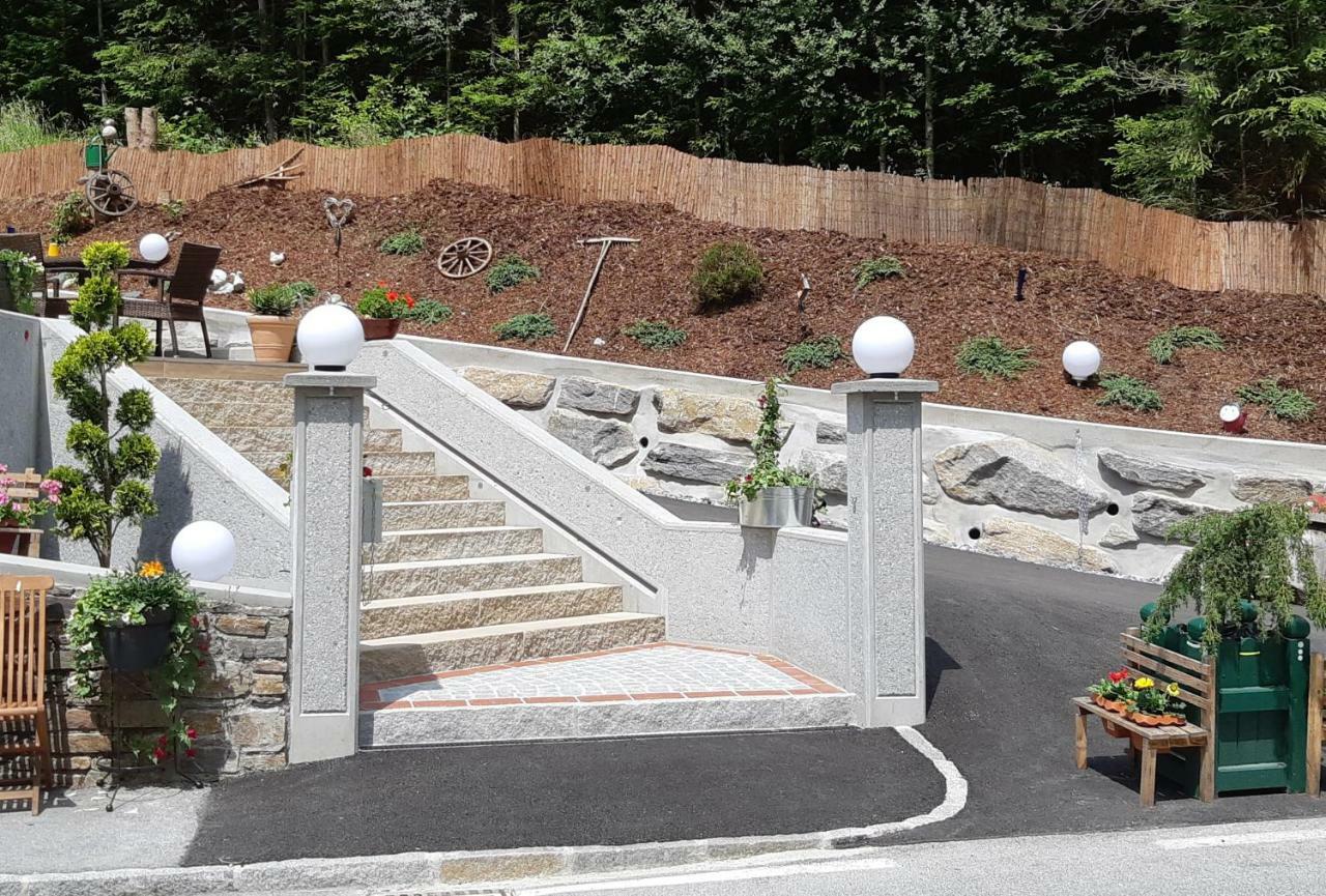 Gasthof Klug Zum Ehrensepp Modriach Ngoại thất bức ảnh